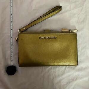 Michael Kors Wristlet: Metallic Gold